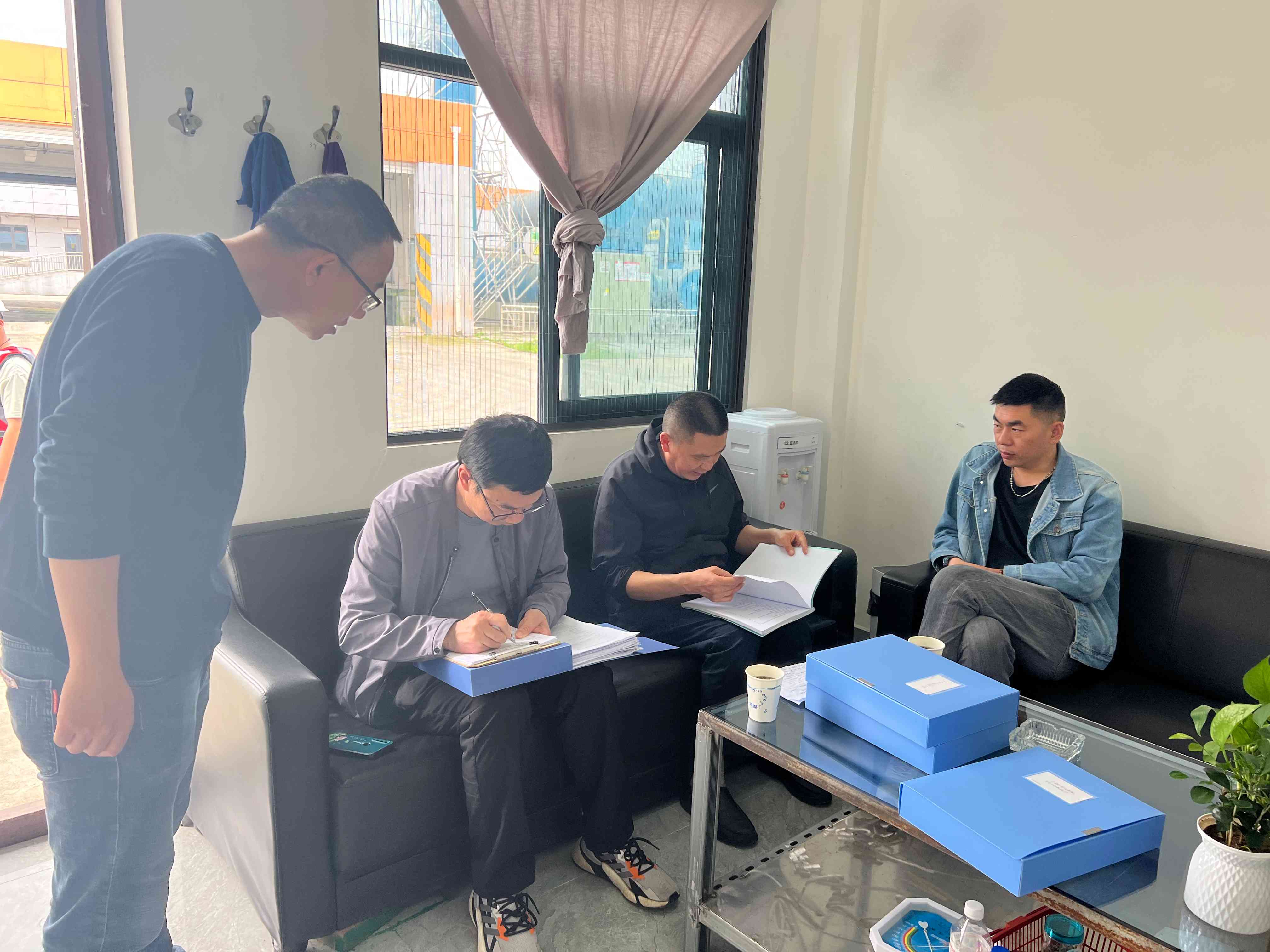 我司受南溪经开区管委会委托，派遣专业服务团队配合开展园区内企业安全生产管理工作